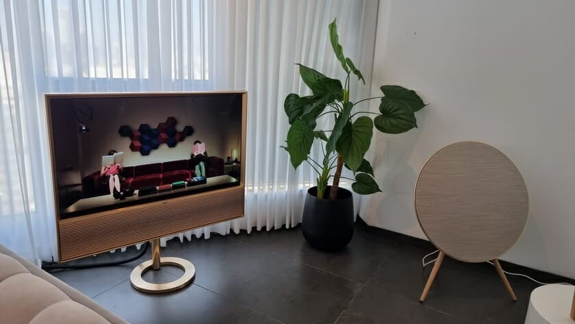 bang-olufsen-Beovision Contour